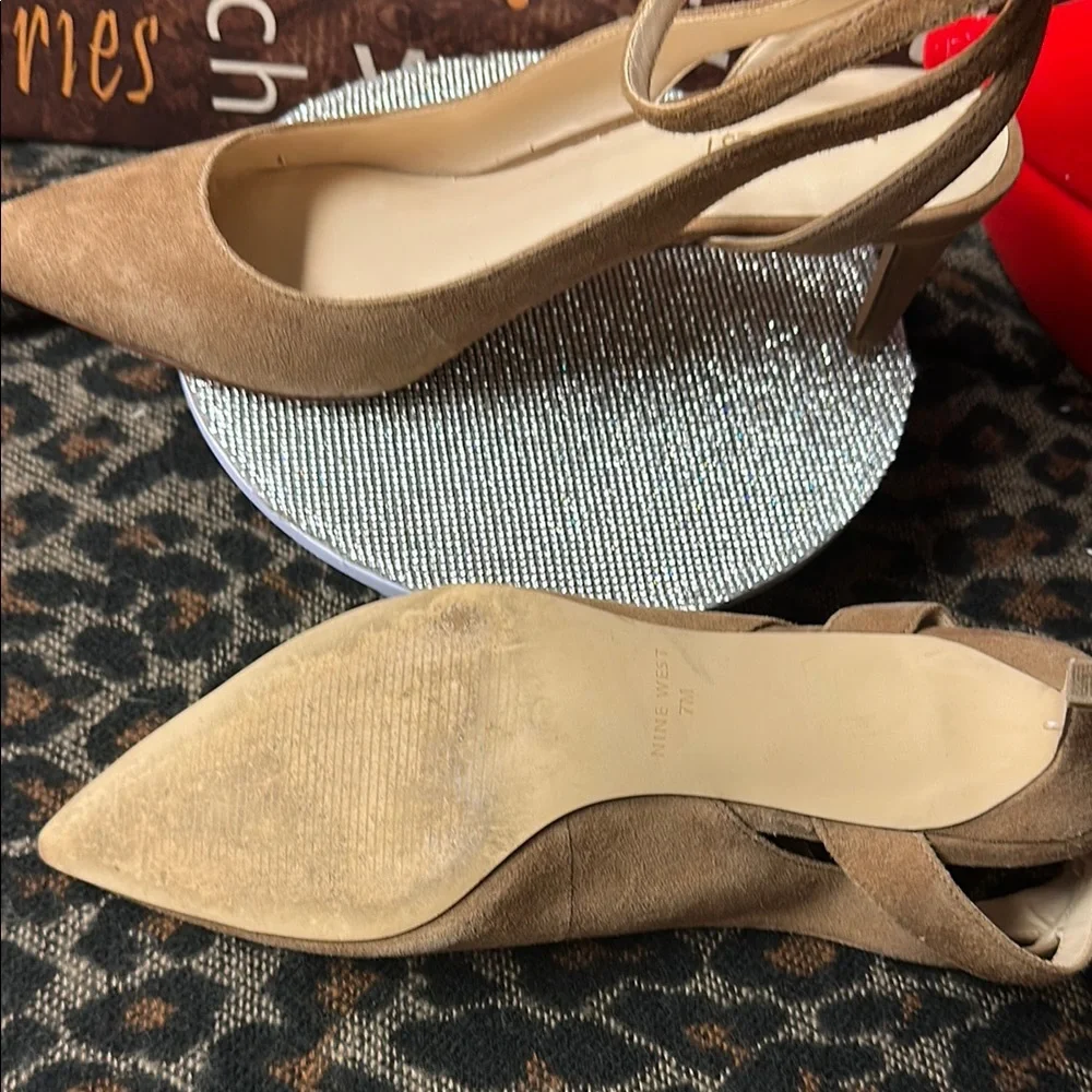 ❣️4/$20 Nine West Tan Stiletto Heels with Ankle Strap. Nice Pre loved condition - Picture 5 of 7